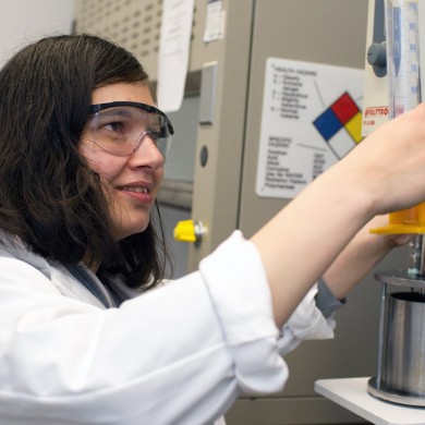 Student in U of A lab